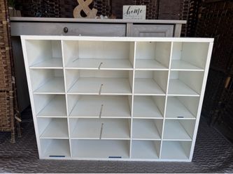 Small shoe rack; measurements are in the photos.