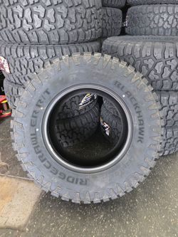 33" Ridgecrawler RT tires.  LT285/70R17
