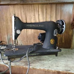 Singer Sewing Machine 