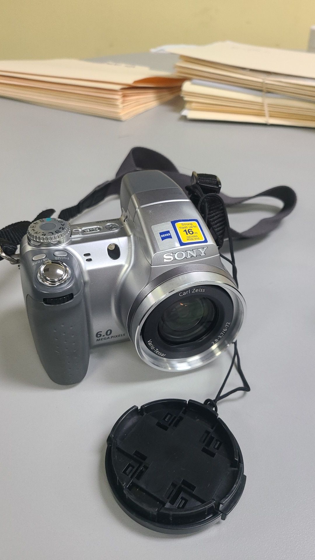 Sony Super Steady Shot Camera model DSC-H2