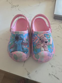 DISNEY CROCS STYLE SHOES SZ 8 KIDS SEE DESCRIPTION