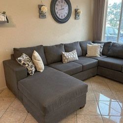 Large And Beautiful Dark Grey Sectional Couch From Living Spaces 