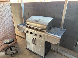 Charbroil Commercial Series Propane Grill w/ propane tank