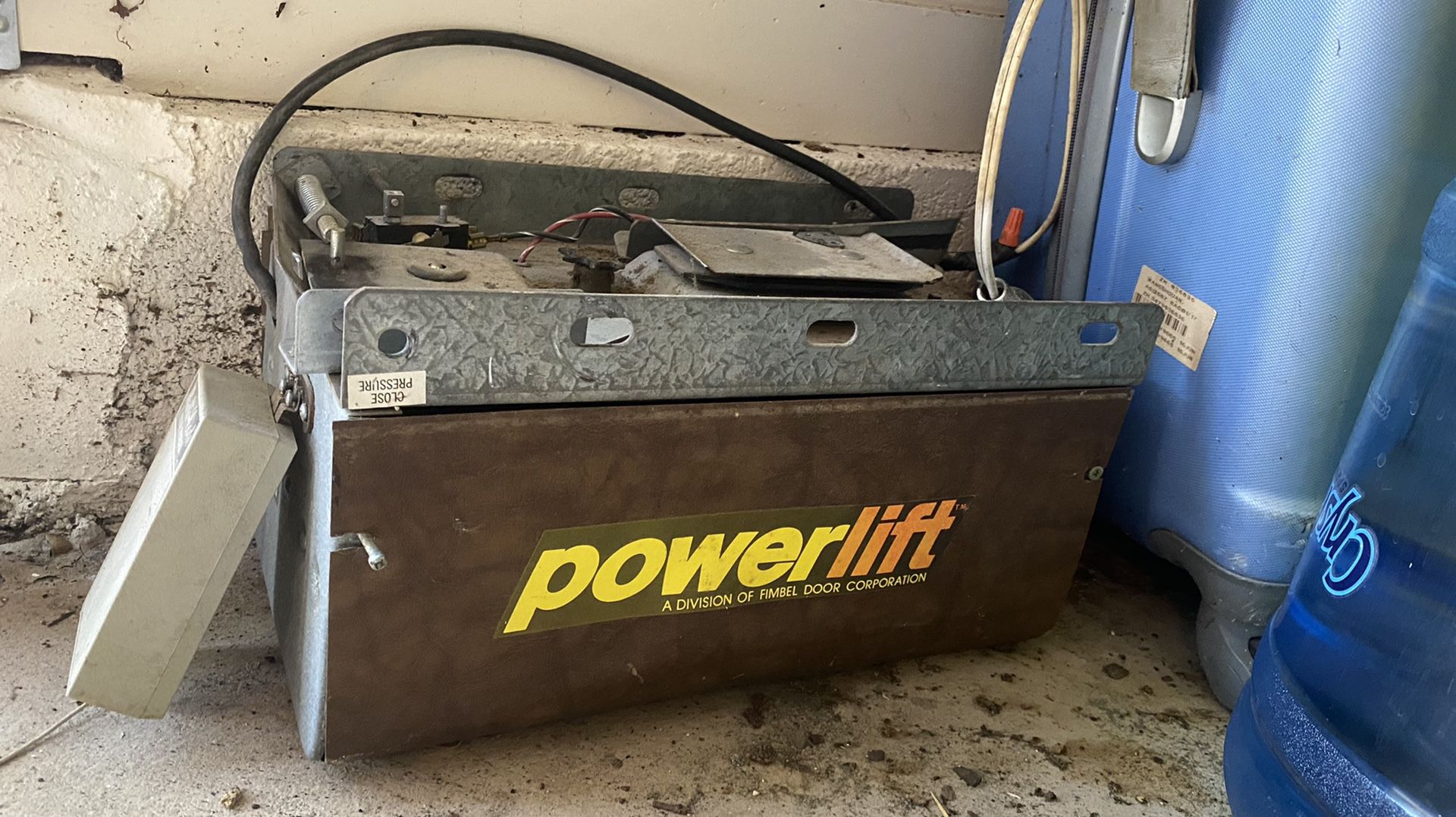 1/2 HP Powerlift garage door opener