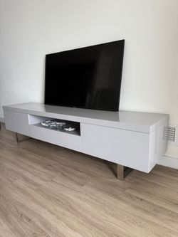 stand TV and TV excellent quality delivery available 