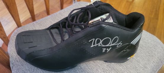 Mike Dunleavy Jr. personal Autographed Shoe