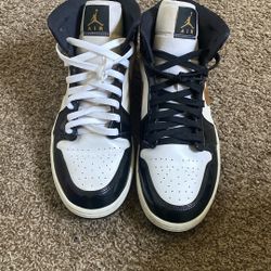 Air Jordan 1 Mid Patent SE