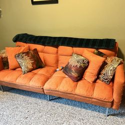 Comfy Futon With Pillows 