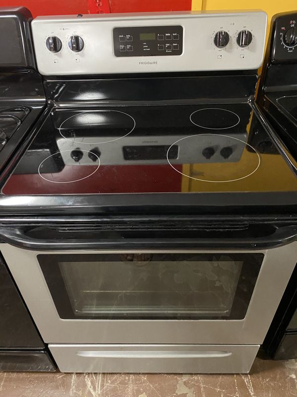 Frigidaire glass top electric stove2 month warranty for Sale in Tampa