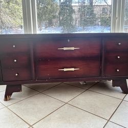 Vintage Lane Cedar Chest