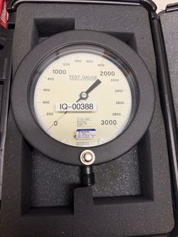 American Gauge Temperature Compensated Test Gauge 0-3000 PSI