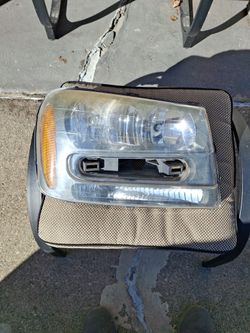 Headlight Assembly For 2005 Chevy Trailblazer