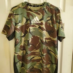 Special Price Adidas Tshirt Midum Size $10 Only 