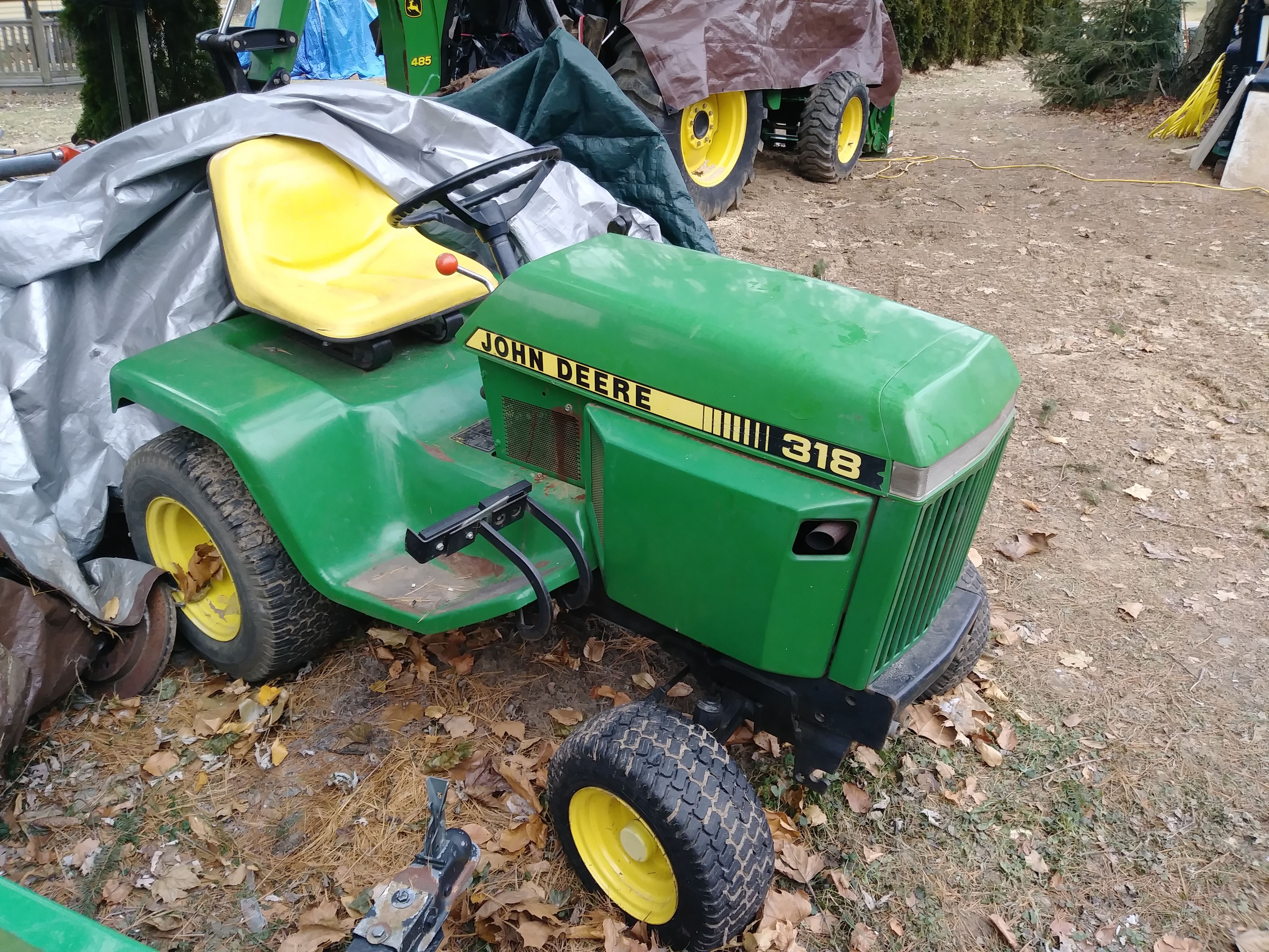 John Deere 318 lawn tractor