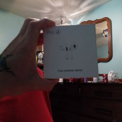 Pro 4  Apple Ear Bud New And Box Half Price 