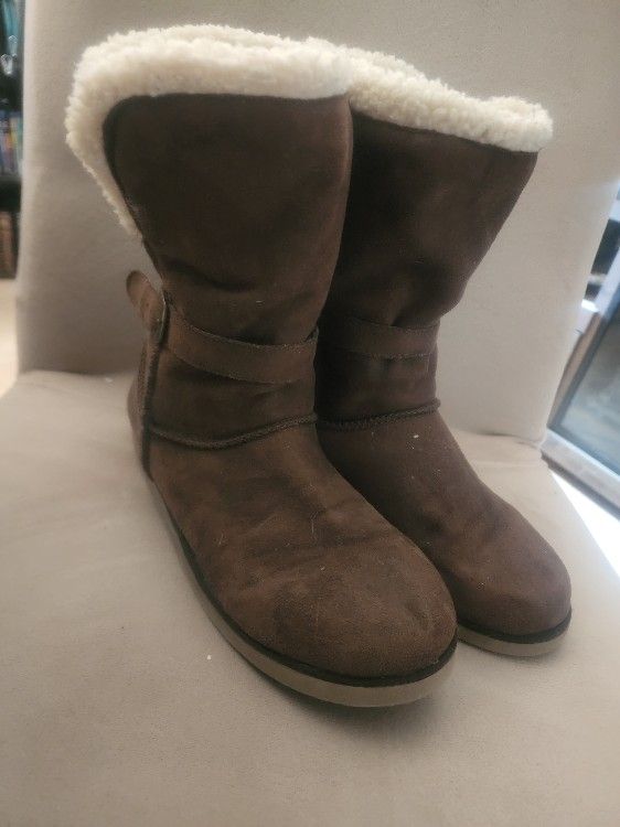 Women's Boots Size 8