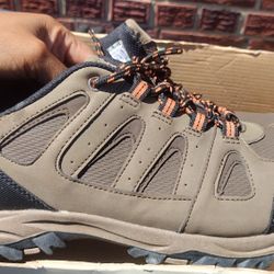 New Mens Size 8.5 Shoes