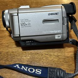 Sony Handycam DCR-TRV8 MiniDV Camcorder
