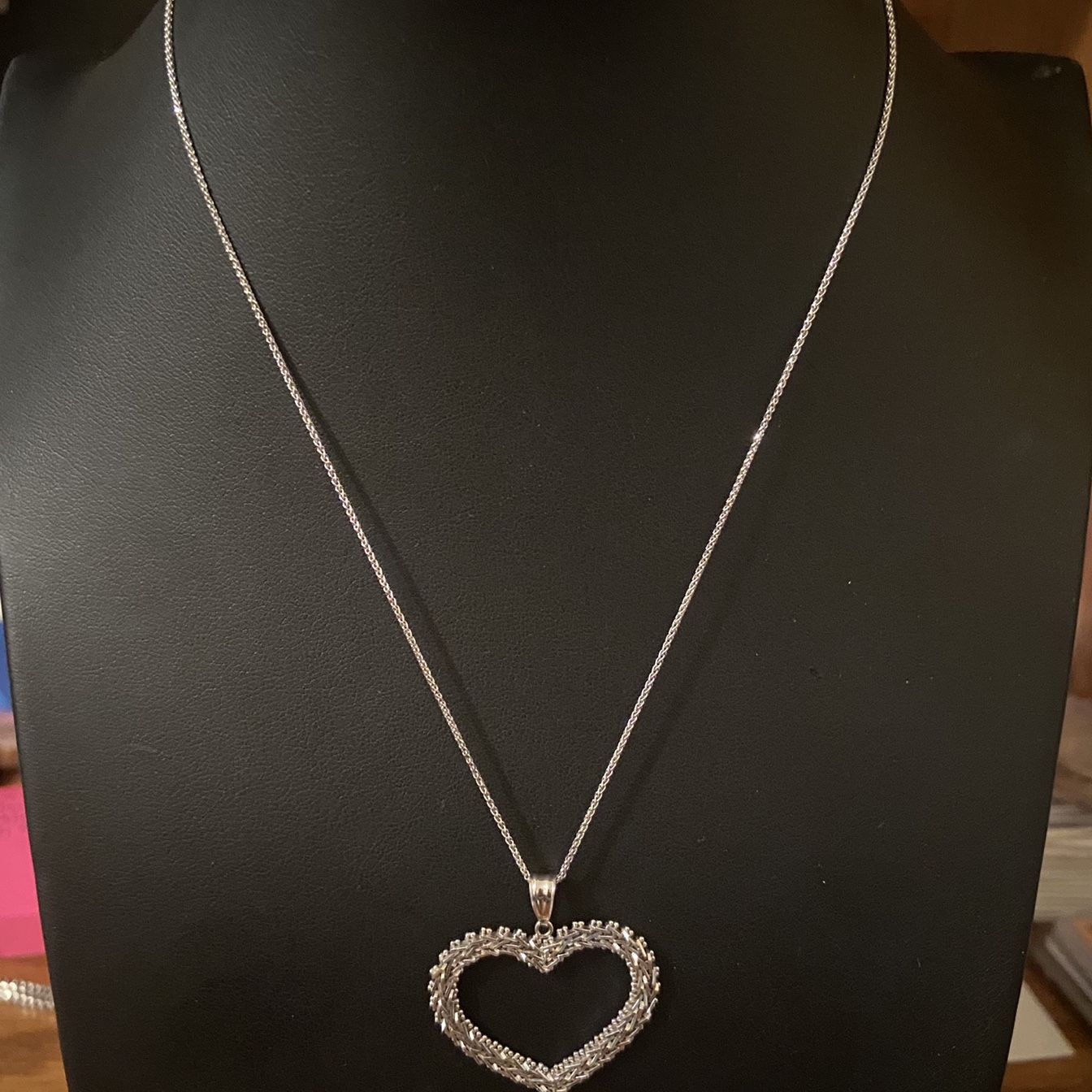 14k White Gold Necklace With Heart