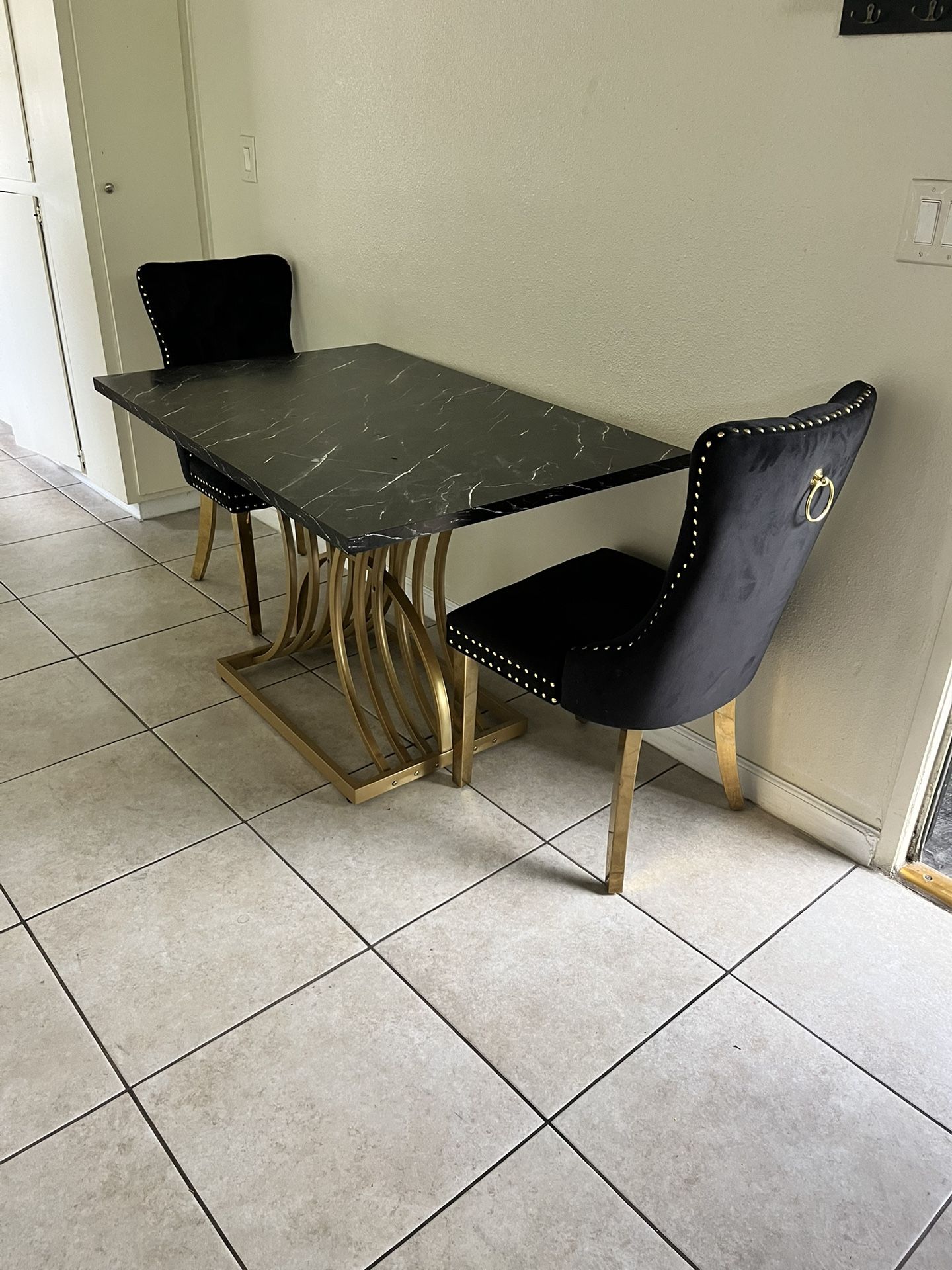Dining Room Table and Chairs