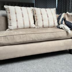 Chase - Love Seat