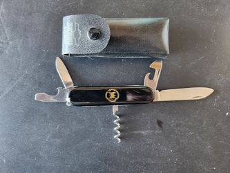 Pocket knife with carrying case