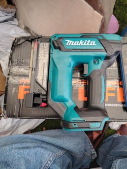 Makita pin nailer