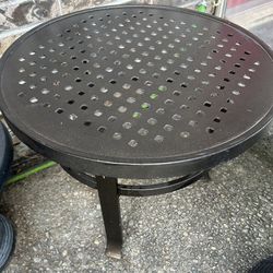 Metal Patio Table . Read Description 1st