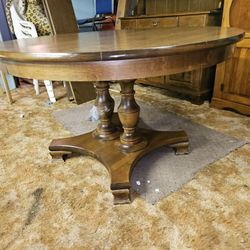 Dinning Room Table With 2 Leafs And 6 Chairs