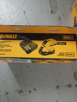 DEWALT 20V MAX 4AH and 5AH Battery Starter Kit