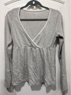 Hollister Women's Light Gray Ribbed Wrap Long-Sleeve Top. Size Small.