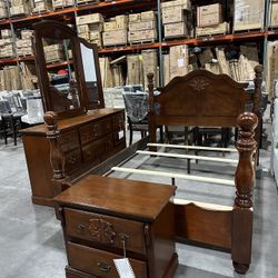 🛏️ Classic Wooden Bedroom Set – Bed + Nightstand + Dresser + Mirror