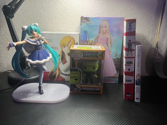 Anime Figure Bundle – Miku, SAO Asuna, Re:Zero Emilia + Frankenstein Funko + Manga – $80 (Selling Separately Too)