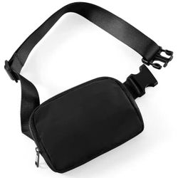 black shoulder bag
