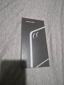 Samsung z flip 7 cricket locker
