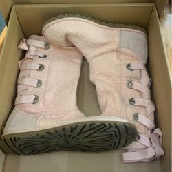 UGG W Heirloom  Lace Up Size 7