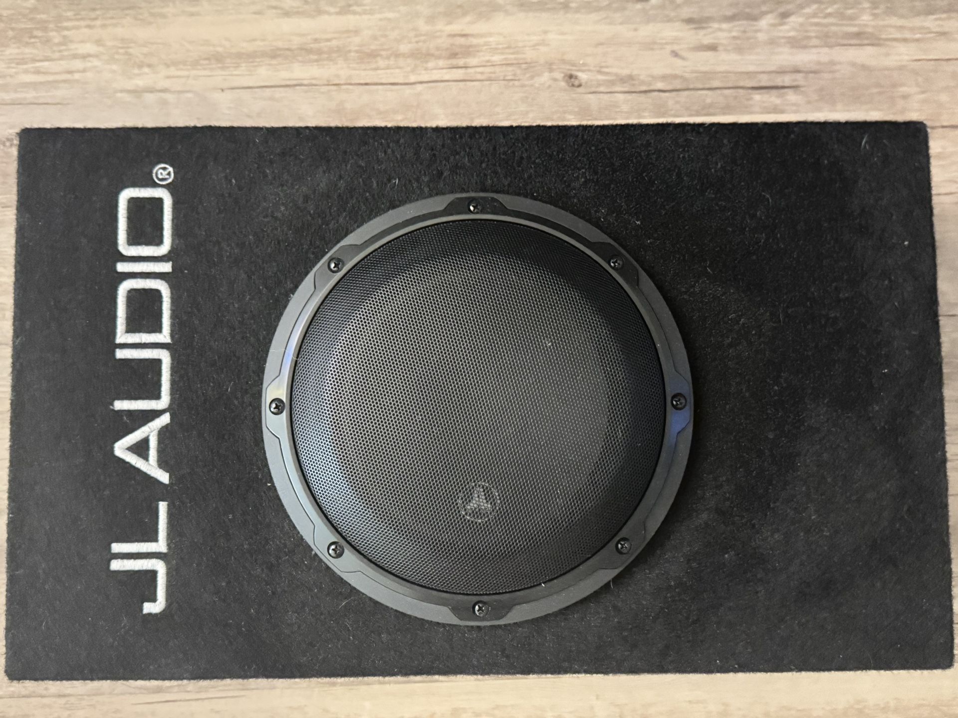 JL Audio CP108LG-W3v3 & JL Audio JD500/1
