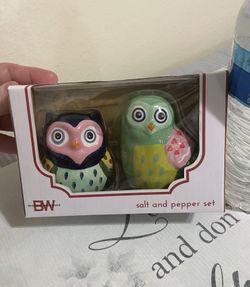 OWL Figurine Salt & Pepper Shakers Set Ceramic in box