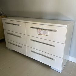 Beautiful Shappire White Dresser