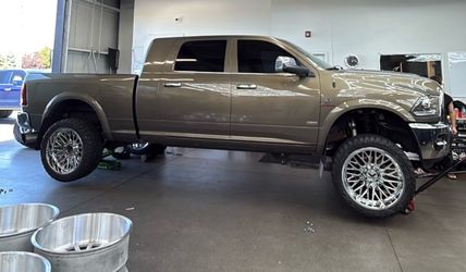 Wheels and tires 24x14 with 35”
