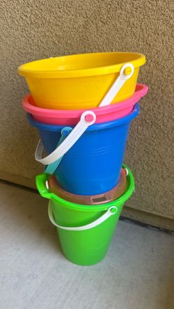 FREE  Beach and sand buckets
