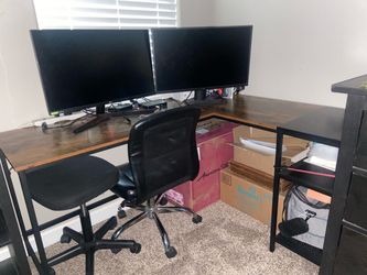 L-Shaped Desk with Industrial Wood and Metal Frame
