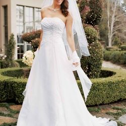 Brand New & Unaltered Wedding Dress - Size 4 