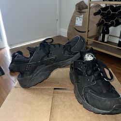 Men’s Nike Hurrache Size 10