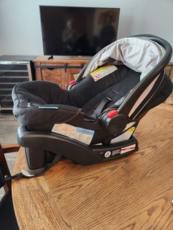 Graco Infant Car Seat with Base