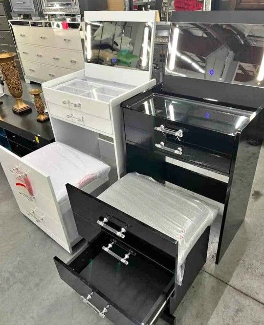 Multinational Makeup Vanity 🔥SPECIAL OFFER🔥. Free Delivery 