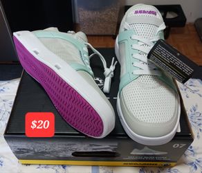 WOMEN'S SIZE 7 SHOES, BOOTS & SANDALS *PRICES ARE ON THE PHOTOS*
