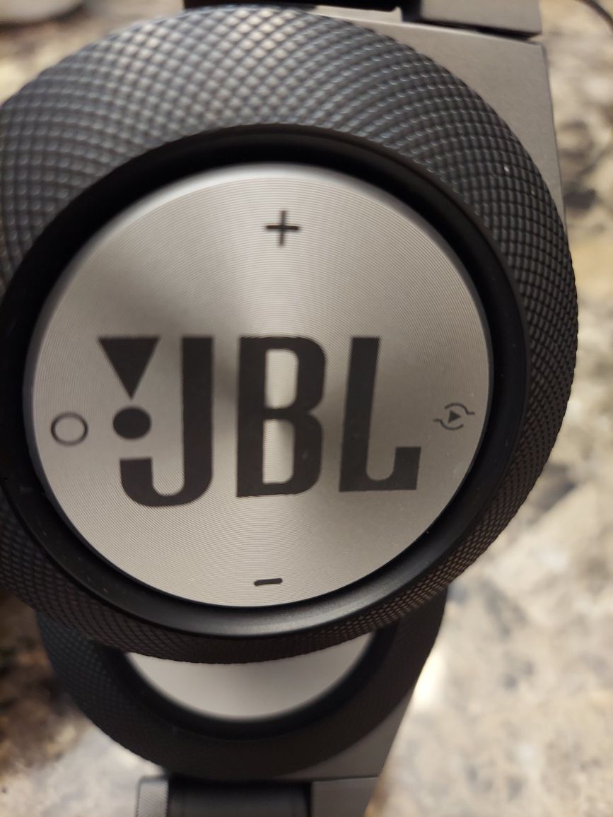 JBL Synchros E-40BT wireless bluetooth headphones