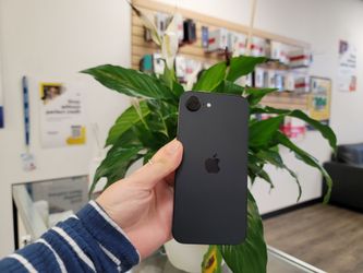 Apple iPhone 16e