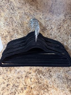 20 velvet hangers